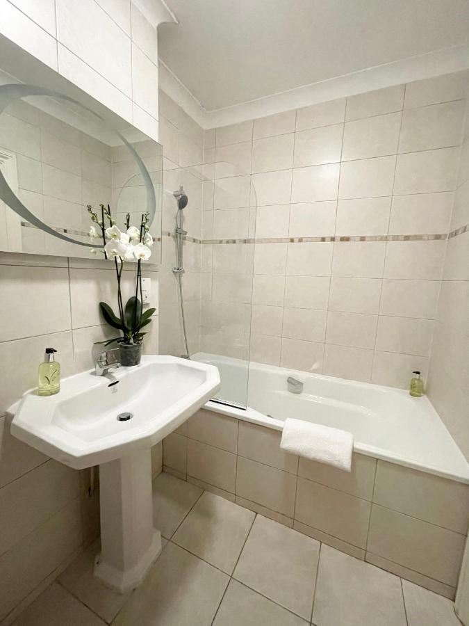 Grosvenor Gardens Apartment